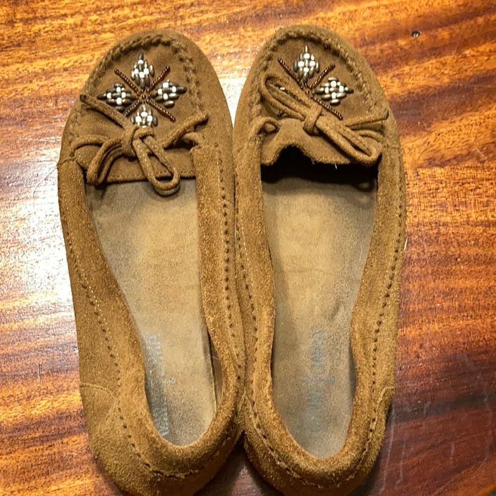 Minnetonka size 8 Women’s Moccasins Brown
